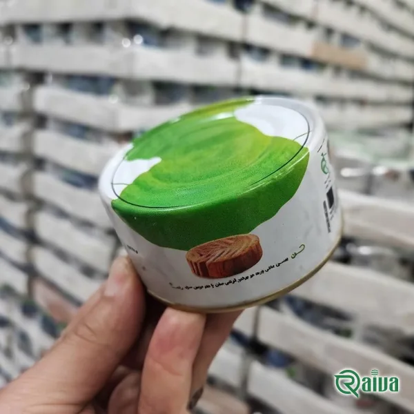 A round can of tuna fillet in sunflower oil under a clear peel-off lid (view 5)