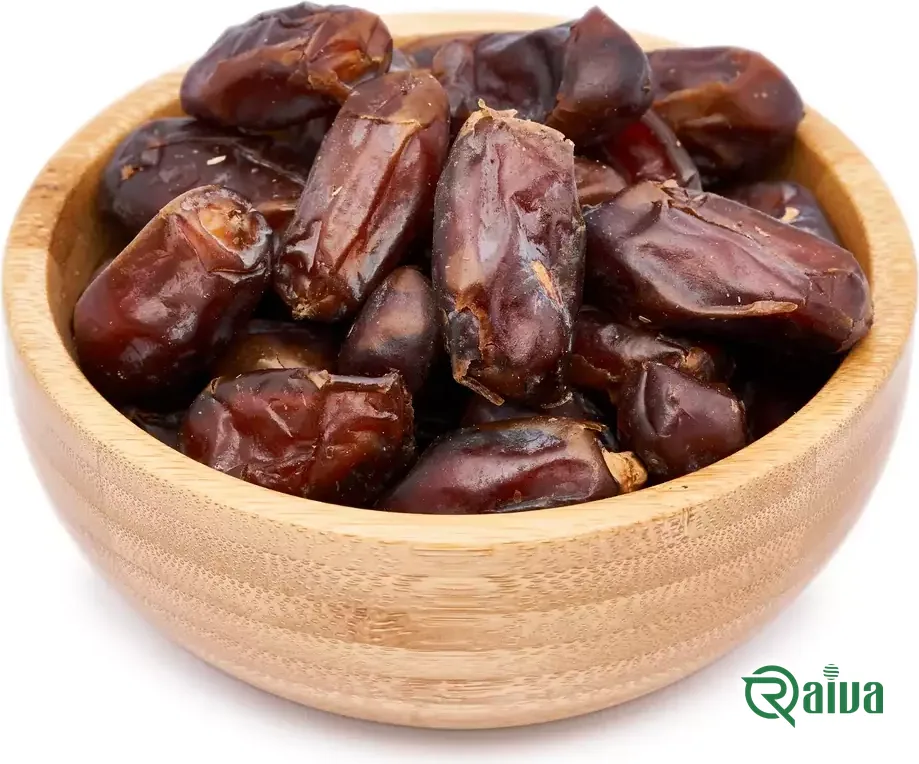 Semi-dry Estamaran dates in a wooden bowl