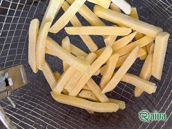 Par-fried frozen potato chips in a serving carton (view 3)