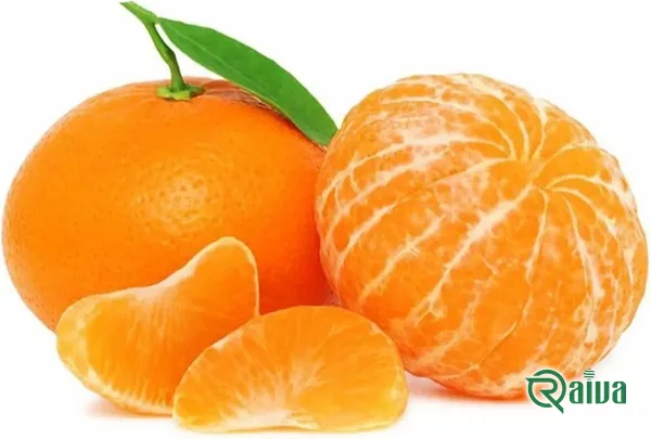 Tangerines packed loose in a crate (view 11)